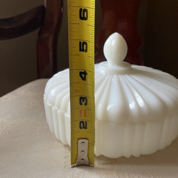 Anchor Hocking Old Cafe pattern milk glass covered dish, powder, candy dish - Picture 9 of 9